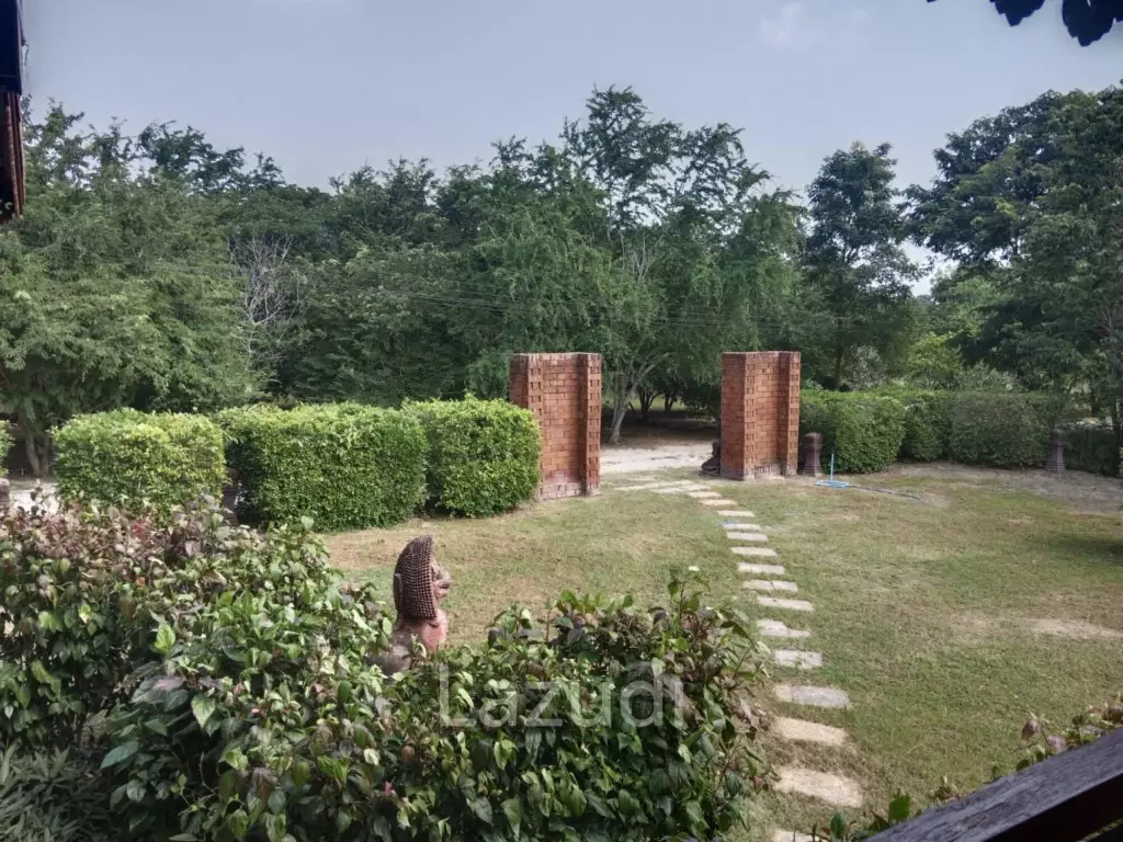 CHA AM: THAI STYLE RESORT, 1 big and 21 small houses, 30 Bed