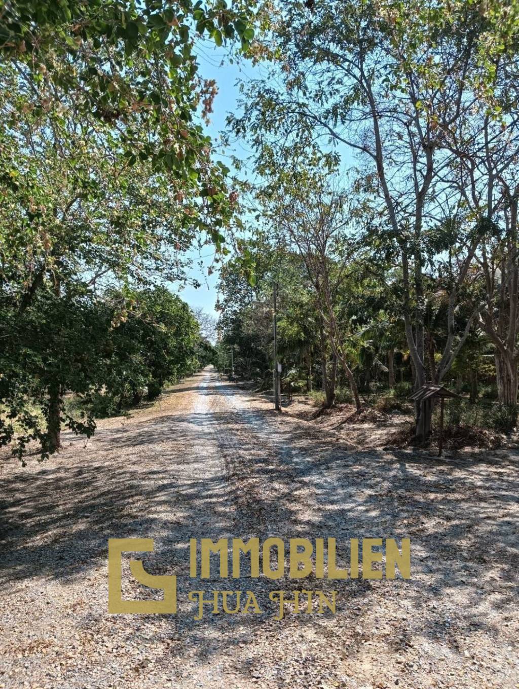 ชะอำ: รีสอร์ทสไตล์ไทย บ้านหลังใหญ่ 1 หลัง และบ้านหลังเล็ก 21 หลัง รวม 30 เตียง