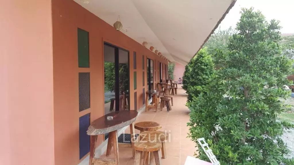 CHA AM: THAI STYLE RESORT, 1 big and 21 small houses, 30 Bed