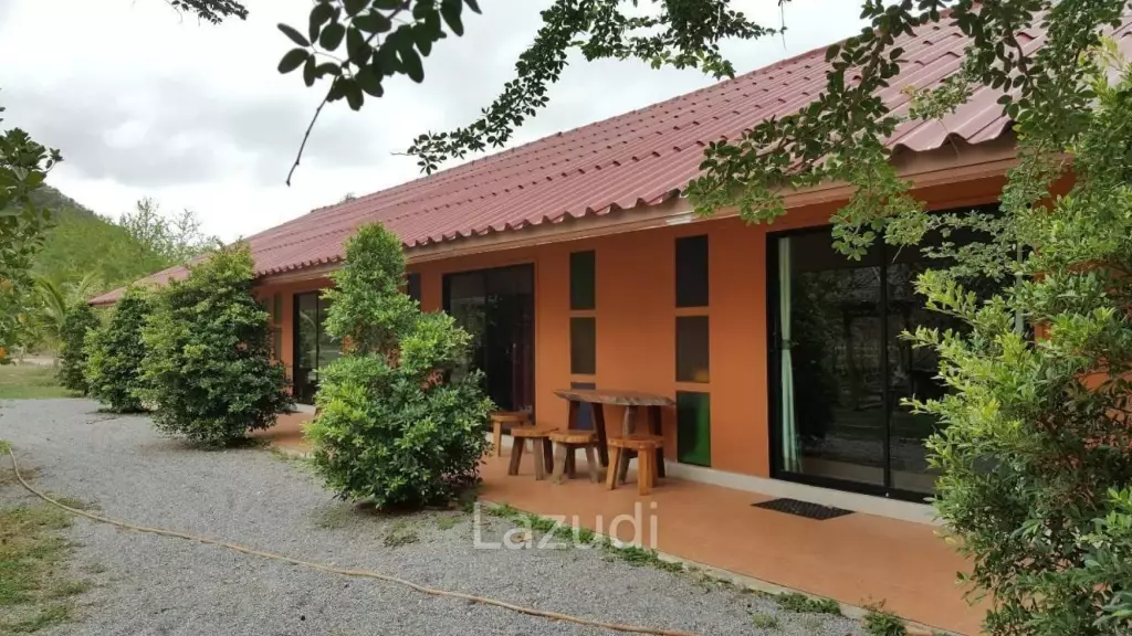CHA AM: THAI STYLE RESORT, 1 big and 21 small houses, 30 Bed