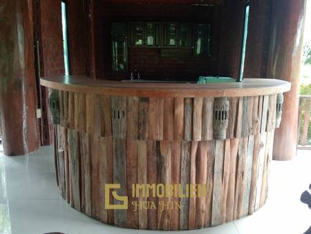 ชะอำ: รีสอร์ทสไตล์ไทย บ้านหลังใหญ่ 1 หลัง และบ้านหลังเล็ก 21 หลัง รวม 30 เตียง