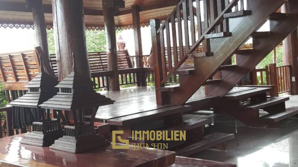 ชะอำ: รีสอร์ทสไตล์ไทย บ้านหลังใหญ่ 1 หลัง และบ้านหลังเล็ก 21 หลัง รวม 30 เตียง