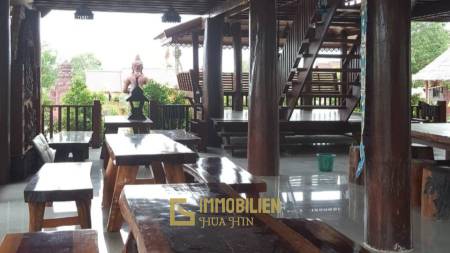 ชะอำ: รีสอร์ทสไตล์ไทย บ้านหลังใหญ่ 1 หลัง และบ้านหลังเล็ก 21 หลัง รวม 30 เตียง