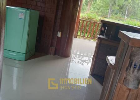 ชะอำ: รีสอร์ทสไตล์ไทย บ้านหลังใหญ่ 1 หลัง และบ้านหลังเล็ก 21 หลัง รวม 30 เตียง