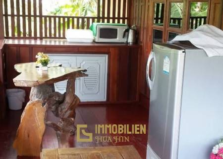 ชะอำ: รีสอร์ทสไตล์ไทย บ้านหลังใหญ่ 1 หลัง และบ้านหลังเล็ก 21 หลัง รวม 30 เตียง