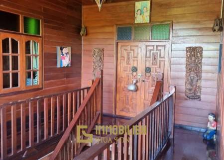 ชะอำ: รีสอร์ทสไตล์ไทย บ้านหลังใหญ่ 1 หลัง และบ้านหลังเล็ก 21 หลัง รวม 30 เตียง