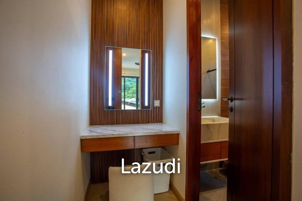 Luxury Villa Close to Everything!