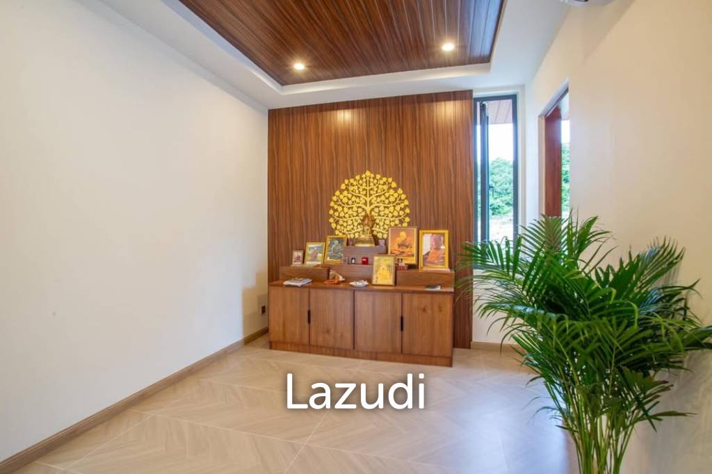 Luxury Villa Close to Everything!