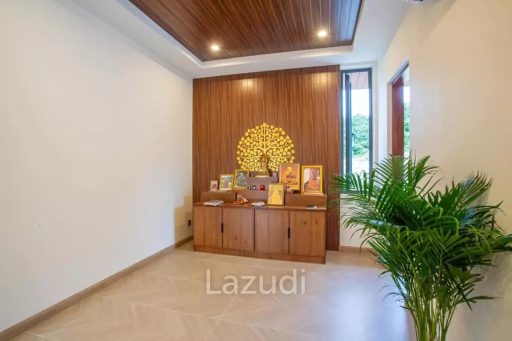 Luxury Villa Close to Everything!