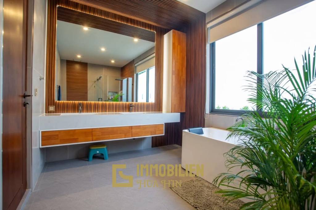 Роскошная вилла недалеко от города