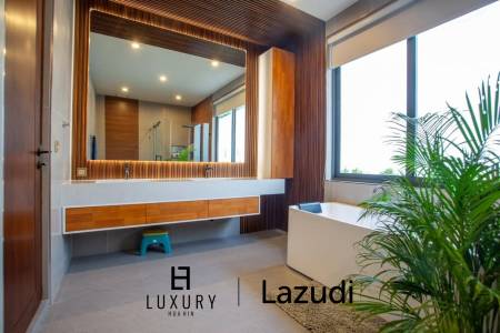 Luxury Villa Close to Everything!