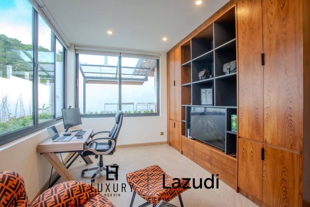 Luxury Villa Close to Everything!