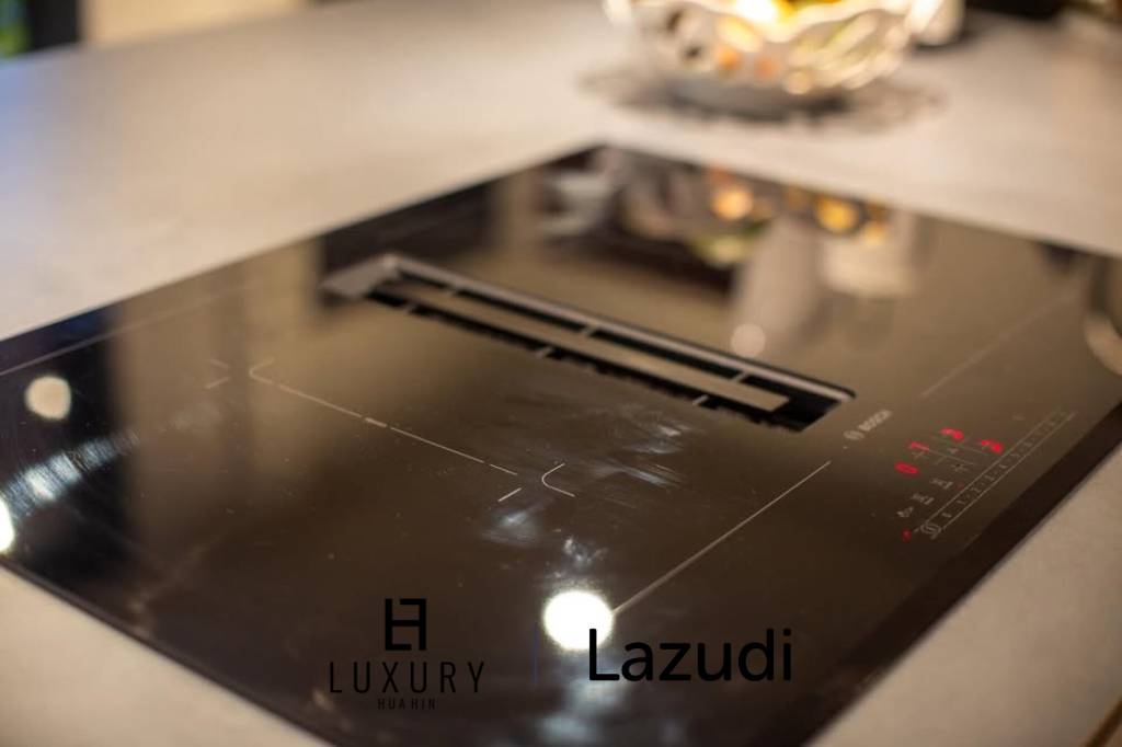 Luxury Villa Close to Everything!