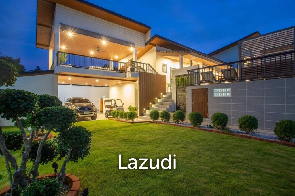 Luxury Villa Close to Everything!