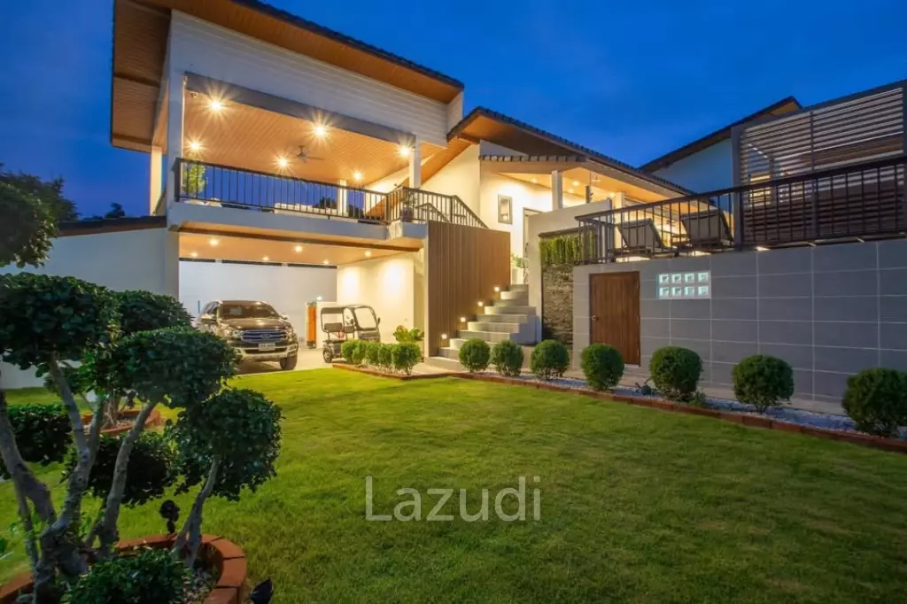 Luxury Villa Close to Everything!