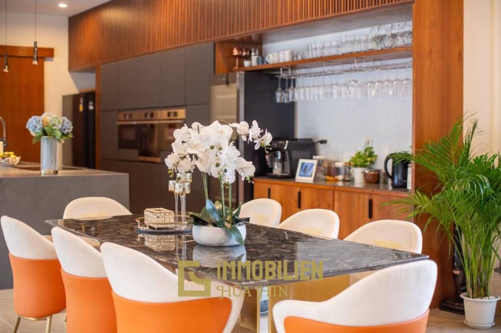 Роскошная вилла недалеко от города