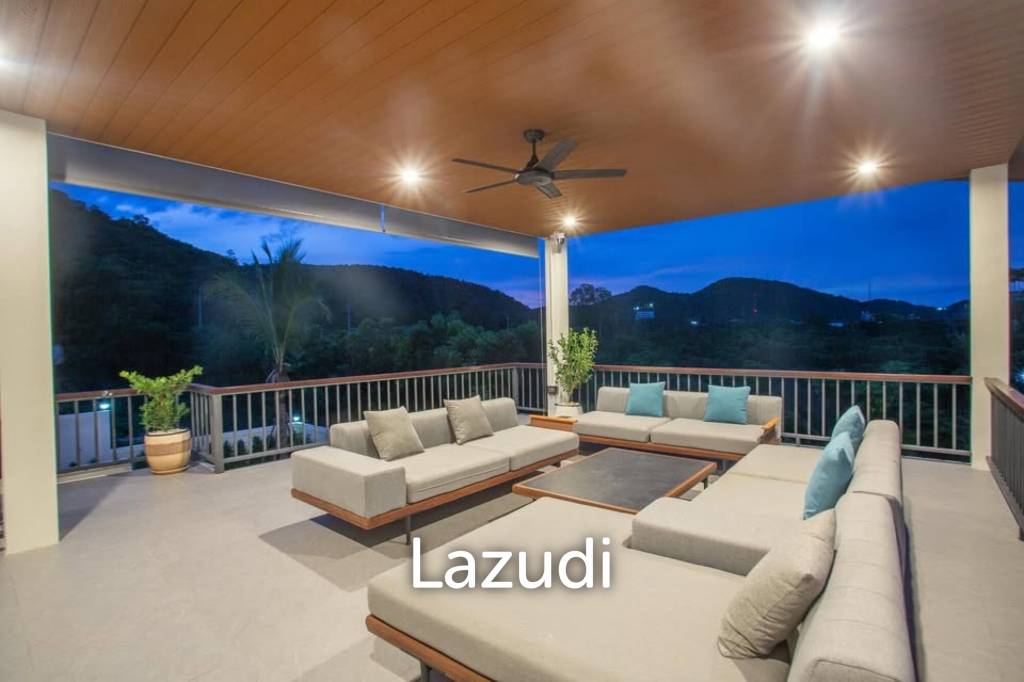 Luxury Villa Close to Everything!