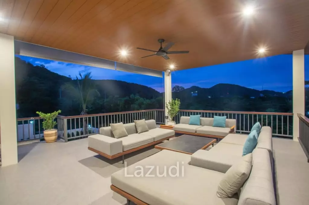 Luxury Villa Close to Everything!