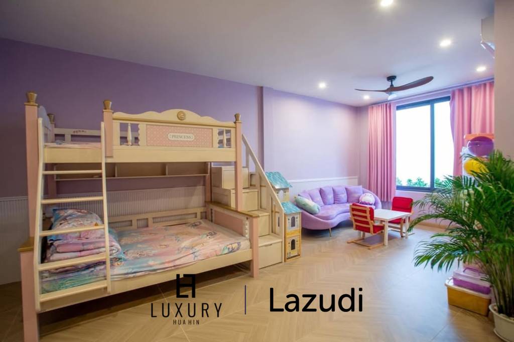 Luxury Villa Close to Everything!