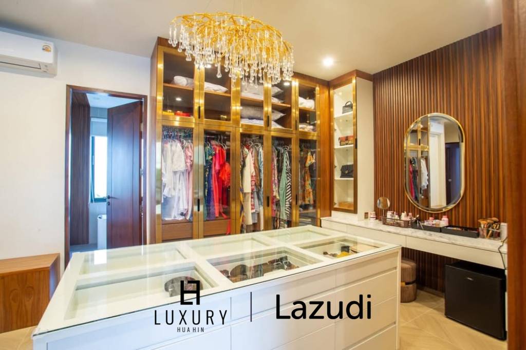 Luxury Villa Close to Everything!