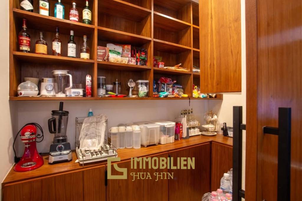 Роскошная вилла недалеко от города