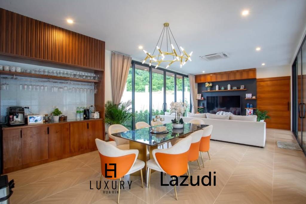 Luxury Villa Close to Everything!