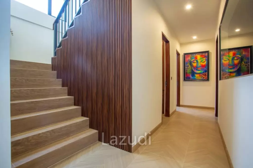 Luxury Villa Close to Everything!