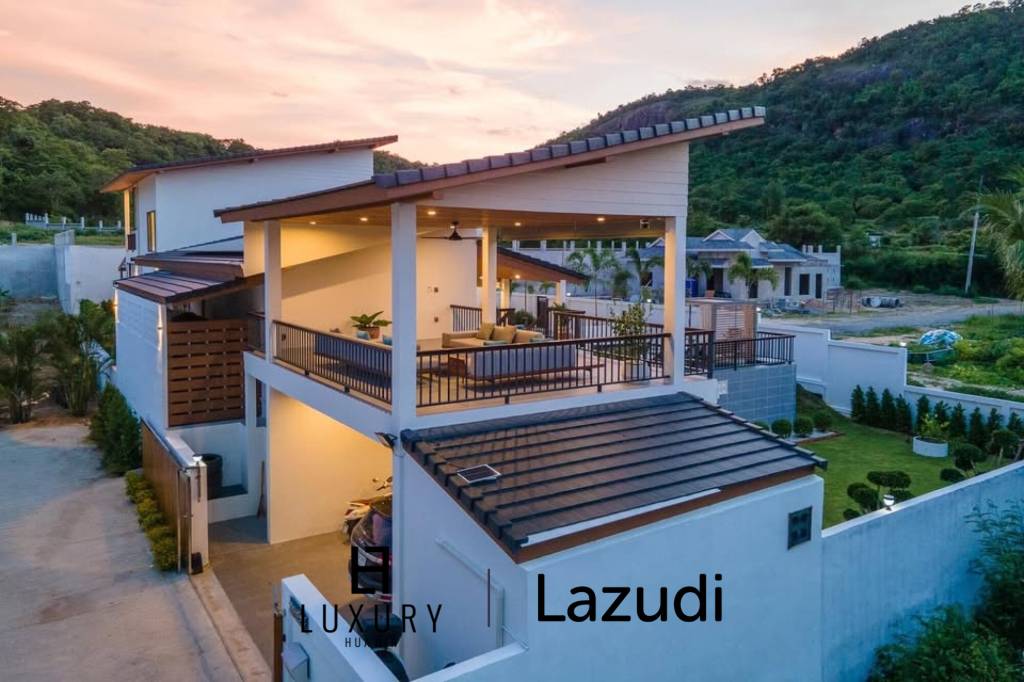 Luxury Villa Close to Everything!