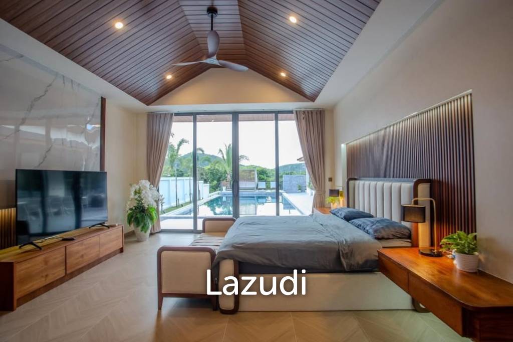 Luxury Villa Close to Everything!
