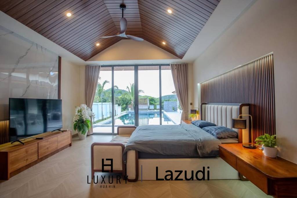 Luxury Villa Close to Everything!