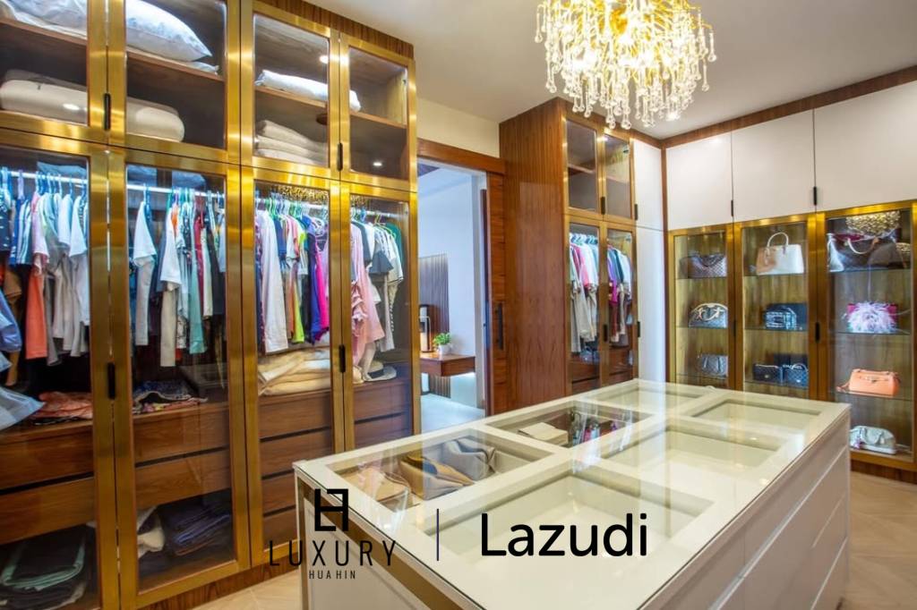 Luxury Villa Close to Everything!