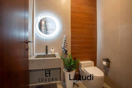 Luxury Villa Close to Everything!