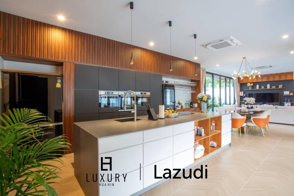 Luxury Villa Close to Everything!