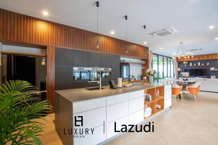 Luxury Villa Close to Everything!