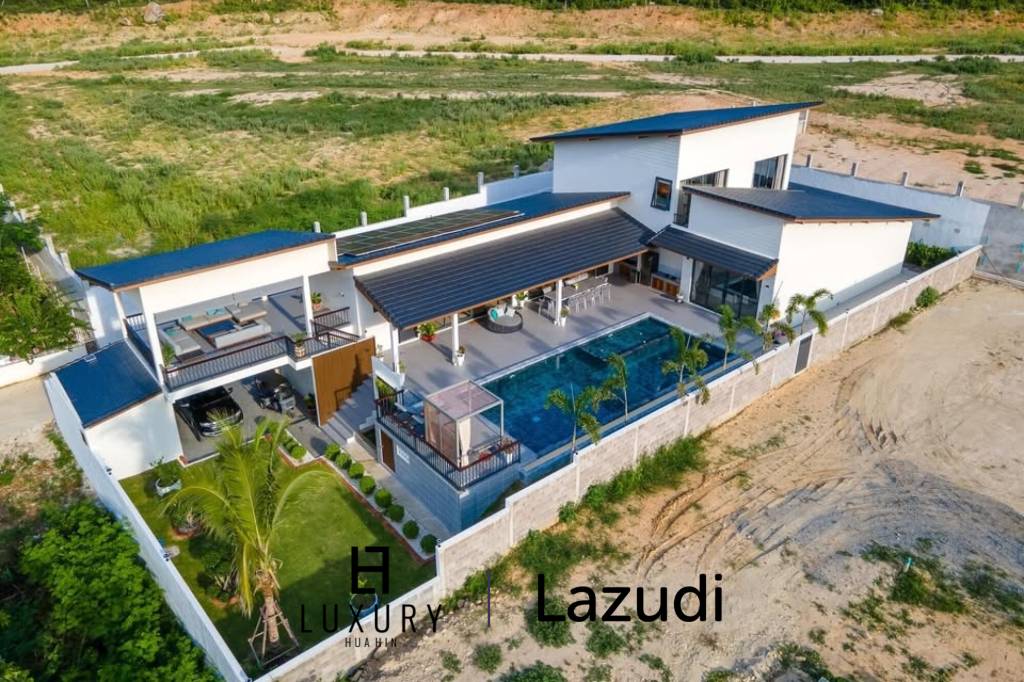 Luxury Villa Close to Everything!