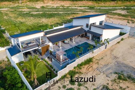 Luxury Villa Close to Everything!