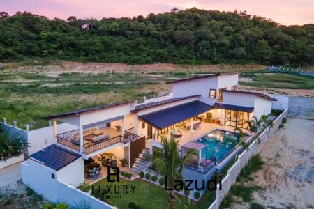 Luxury Villa Close to Everything!