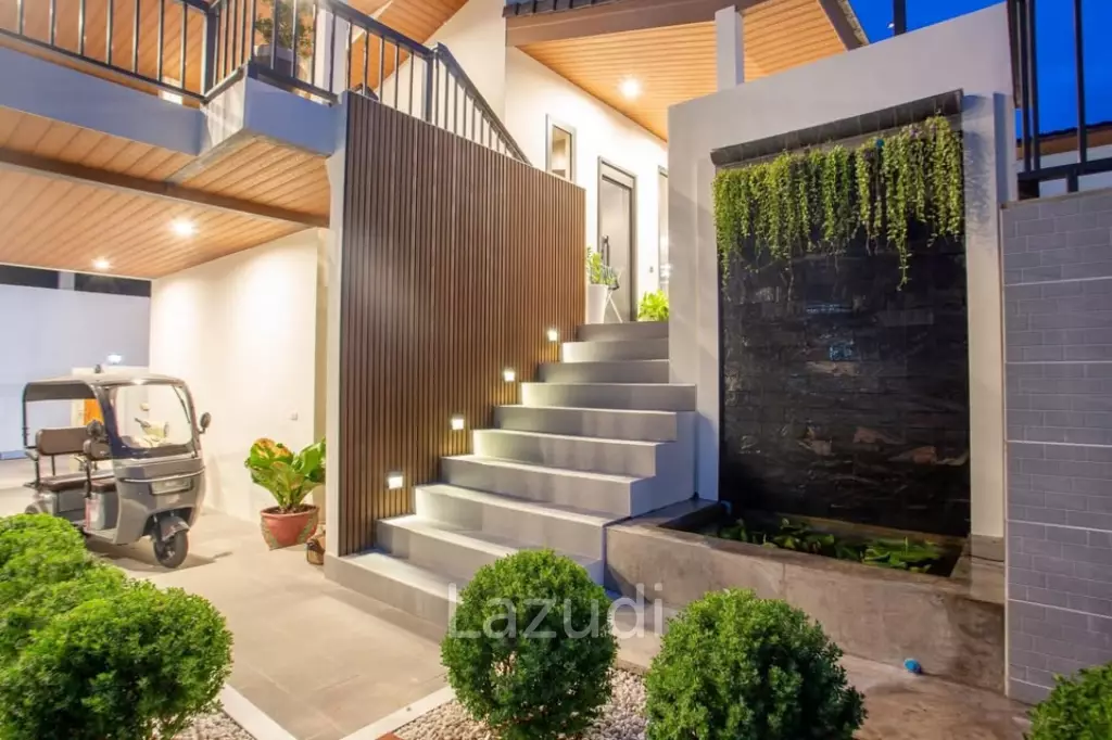 Luxury Villa Close to Everything!