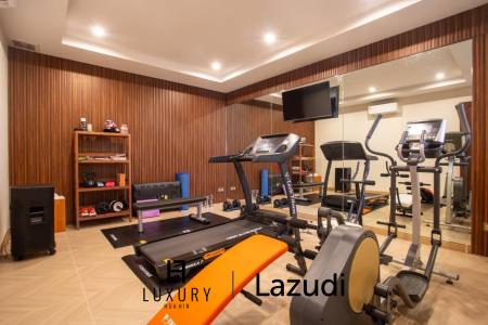 Luxury Villa Close to Everything!