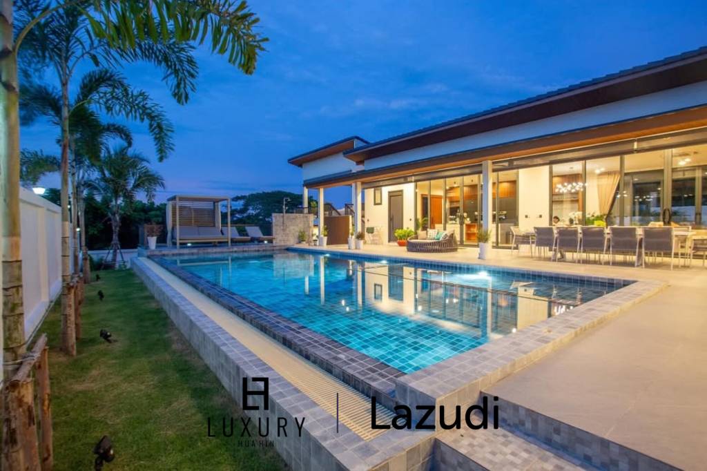 Luxury Villa Close to Everything!