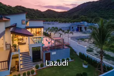 Luxury Villa Close to Everything!