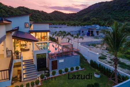 Luxury Villa Close to Everything!