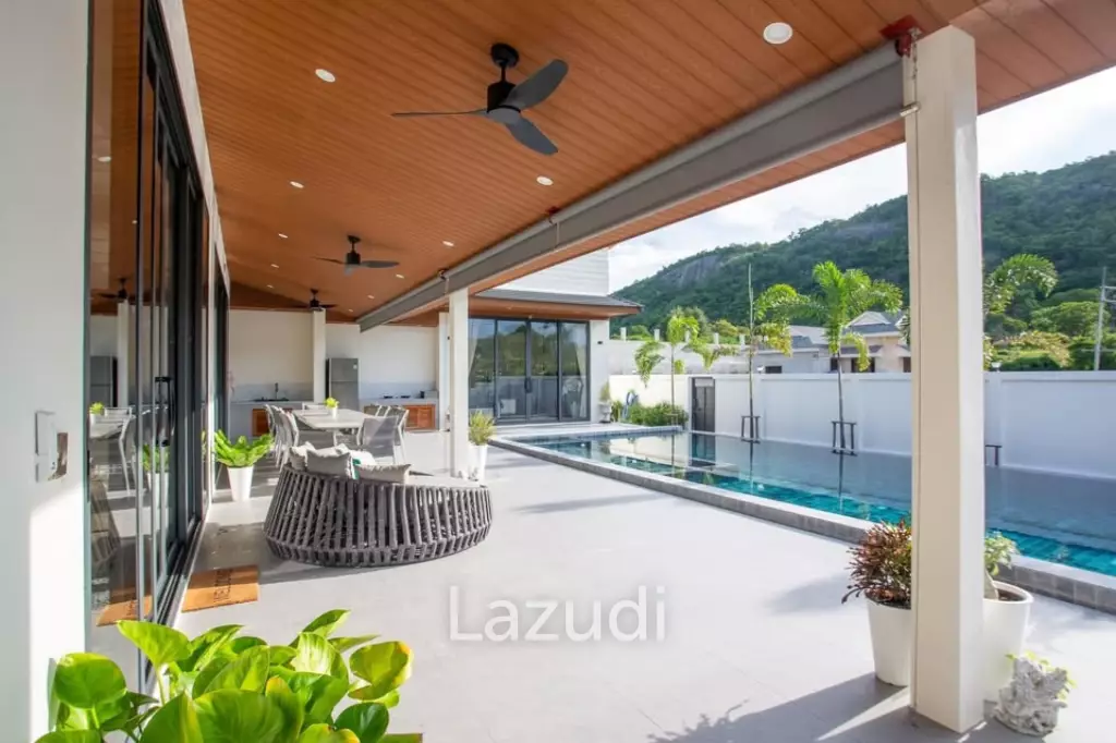 Luxury Villa Close to Everything!