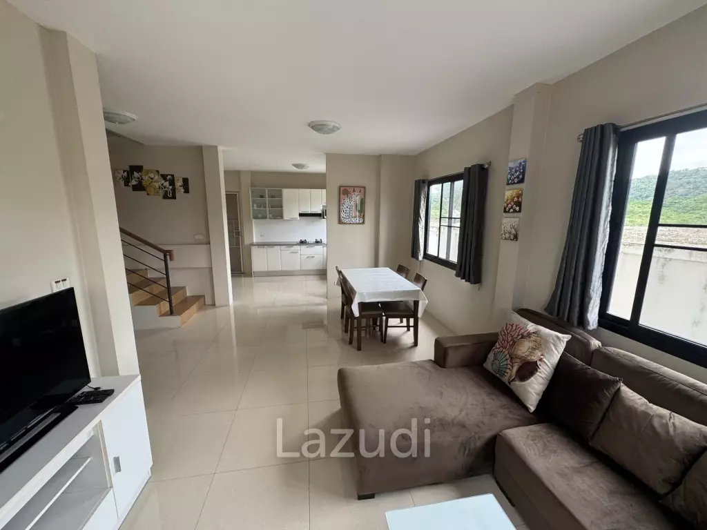 SOI 102: 3 Bedroom house, common pool, cover parking