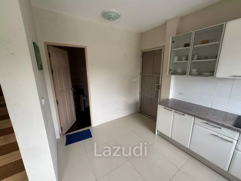 SOI 102: 3 Bedroom house, common pool, cover parking