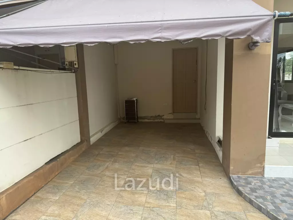 SOI 102: 3 Bedroom house, common pool, cover parking
