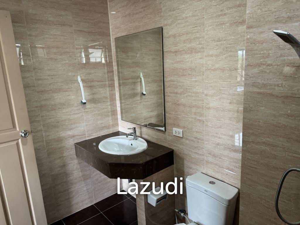 SOI 102: 3 Bedroom house, common pool, cover parking
