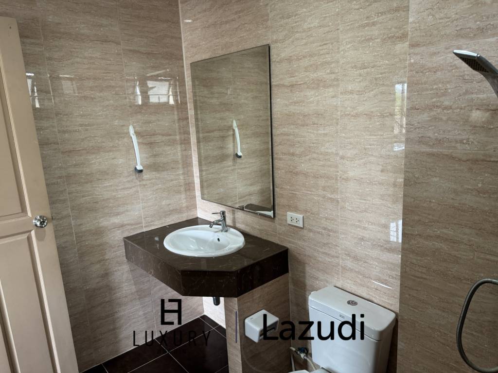 SOI 102: 3 Bedroom house, common pool, cover parking