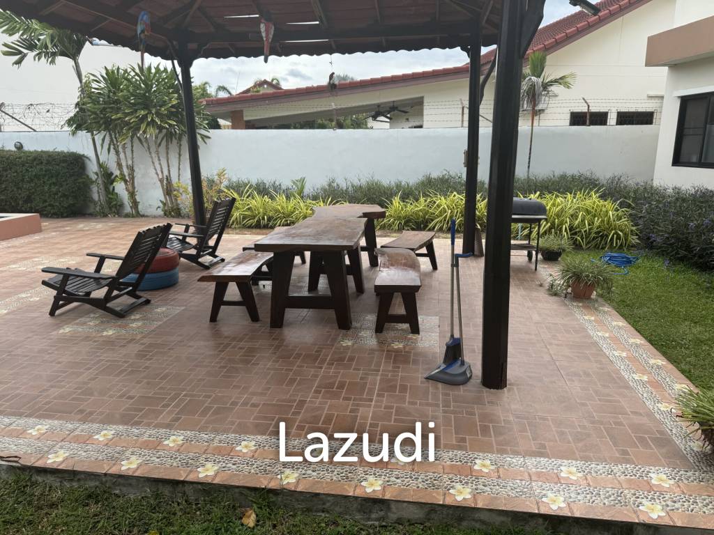 SOI 102: 3 Bedroom house, common pool, cover parking
