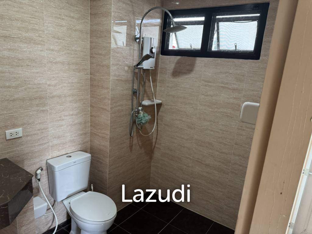 SOI 102: 3 Bedroom house, common pool, cover parking